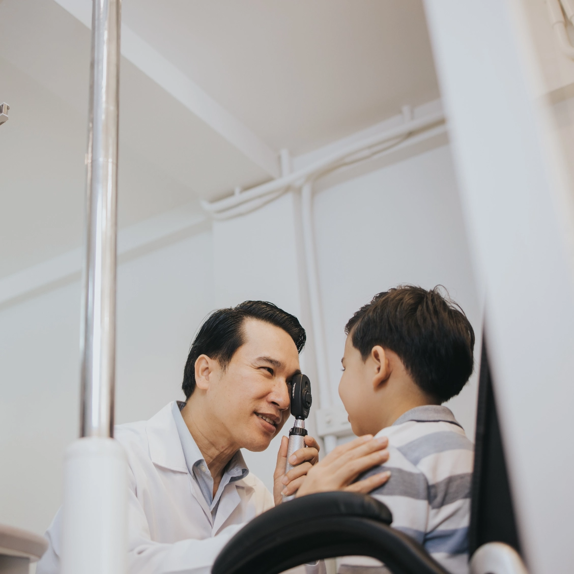 Médico em atendimento com paciente